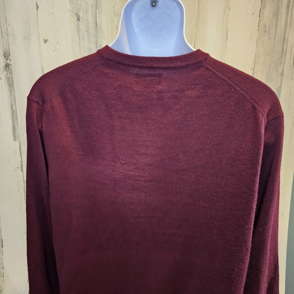Club Room Men's Soft Red Merino Wool Sweater V-Neck Top Size M Italian Spun Yarn - Picture 5 of 9
